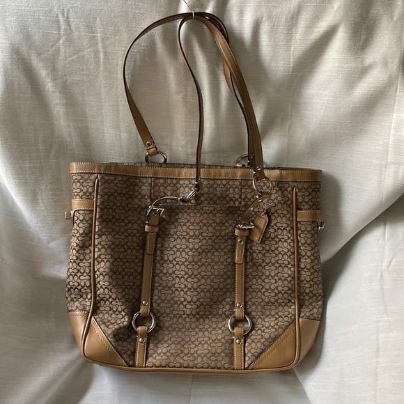Coach Signature Gallery Jacquard Tan Canvas Tote With Leather Trim (authentic) - Picture 2 of 16